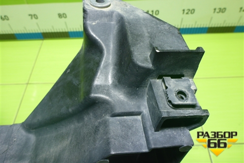 Кронштейн фары правой (4M0805608B) для Audi Q7 c 2015г (Ку 7)