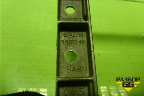 Рамка магнитолы (7L6857318) для Volkswagen Touareg c 2002-2010г (Туарег)