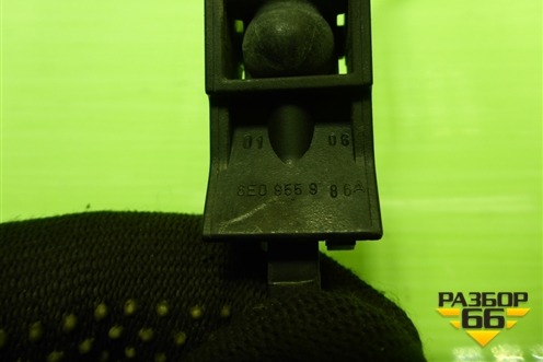 Форсунка омывателя лобового стекла правая (с обогревом) (6E0955986A) для Volkswagen Touareg c 2002-2010г (Туарег)