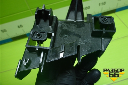 Кронштейн заднего бампера правый (под фонарь) (5256260060) для Toyota Land Cruiser Prado(150) с 2009г (Ленд Крузер Прадо)