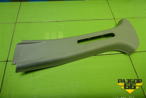 Обшивка стойки центральная верхняя левая (8200732342) для Nissan Terrano с 2014г (Терано)