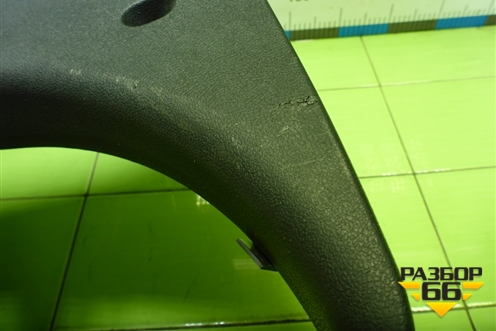 Обшивка стойки центральная верхняя правая (8200823419) для Nissan Terrano с 2014г (Терано)