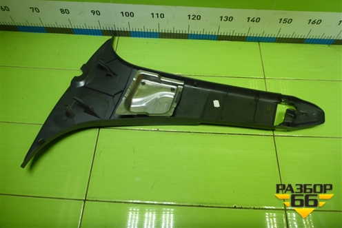 Обшивка стойки центральная верхняя правая (8200823419) для Nissan Terrano с 2014г (Терано)