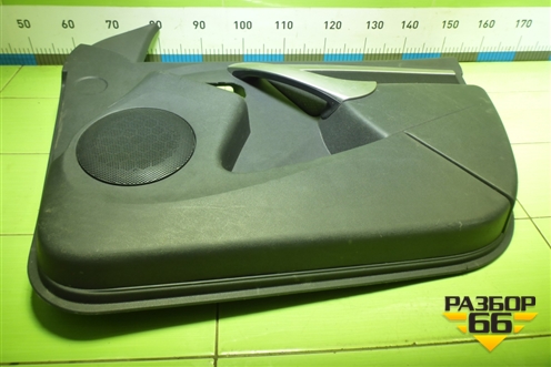 Обшивка двери передней правой под электрику (809004929R) для Nissan Terrano с 2014г (Терано)