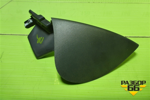 Накладка на торпедо (правая) (682457625R) для Nissan Terrano с 2014г (Терано)