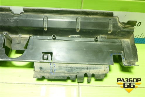 Дефлектор радиатора верхний (4M0121285) для Audi Q7 c 2015г (Ку 7)