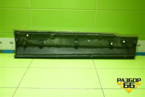 Накладка двери передней левой (5NA854939) для Volkswagen Tiguan с 2016г (Тигуан)