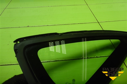 Стекло глухое правое для Volkswagen Polo (седан) с 2010г (Поло)