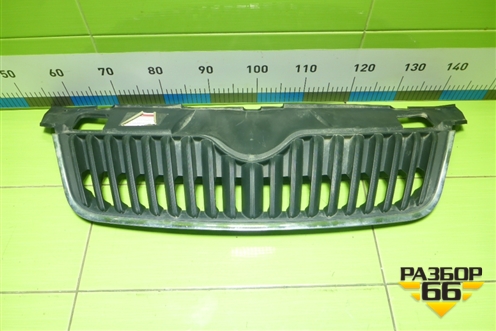 Решетка радиатора (после 2010г) (5J0853668) для Skoda Fabia с 2007-2014г (Фабия)
