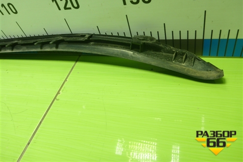 Молдинг лобового стекла правый (51317350610) для BMW X1 F48 с 2014г (Х1 Ф48)