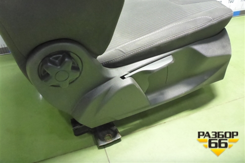 Сиденья комплект (AIR BAG подогрев, хетчбэк) для Ford Focus 3 с 2011г (Фокус)