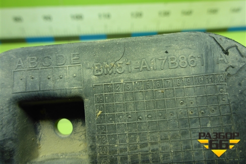 Кронштейн заднего бампера центральный (BM51A17B861A) для Ford Focus 3 с 2011г (Фокус)