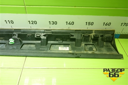 Накладка двери передней правой (32208739) для Volvo XC60 с 2017-2025г (ХС60)