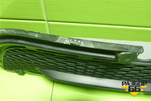 Решетка в передний бампер центральная (J8A217H750AA) для Land Rover Range Rover Velar с 2017г (Велар)