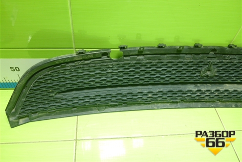 Решетка в передний бампер центральная (J8A217H750AA) для Land Rover Range Rover Velar с 2017г (Велар)