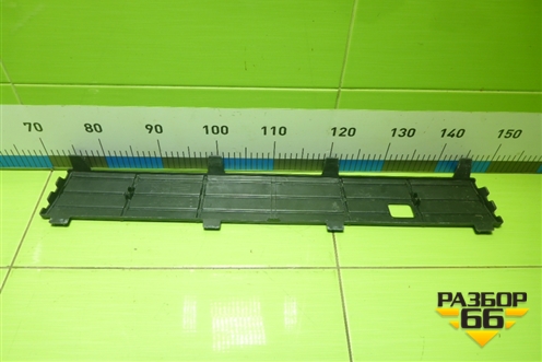 Накладка на решетку переднего бампера (после 2015г) (6RU853678A) для Volkswagen Polo (седан) с 2010г (Поло)