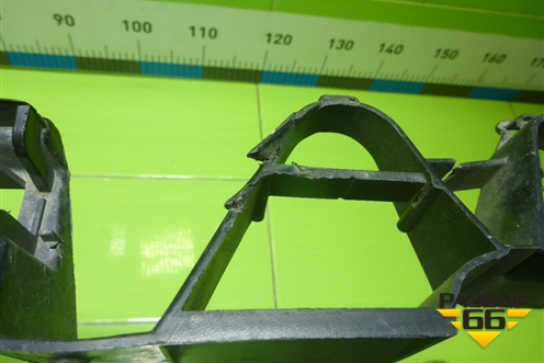 Кронштейн заднего бампера центральный (8200146040) для Renault Megane 2 с 2002-2009г (Меган)