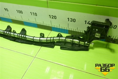 Кронштейн решетки радиатора (не оригинал) (2056204101) для Mercedes Benz C-Klass W205 с 2014г (Ц)