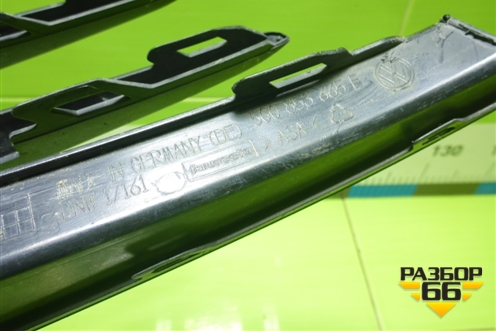 Накладка переднего бампера левая (GTI) (5G0853665E) для Volkswagen Golf VII с 2012г (Гольф 7)