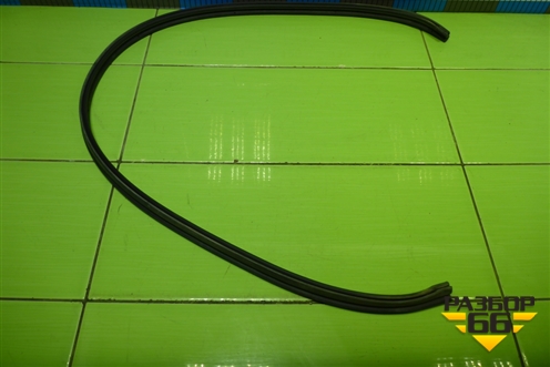 Уплотнитель капота (на решетку стеклоочистителей) для Hyundai Solaris с 2010-2016г (Солярис)