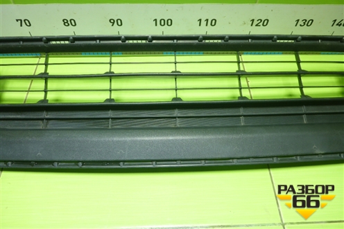 Решетка в передний бампер центральная (нижняя после 2015г) (5311342080) для Toyota Rav-4 с 2012-2019г (Рав 4)