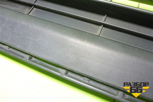 Решетка в передний бампер центральная (нижняя после 2015г) (5311342080) для Toyota Rav-4 с 2012-2019г (Рав 4)