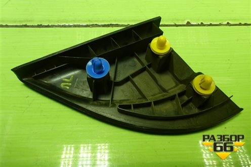 Накладка двери передней левой уголок (876501R010) для Hyundai Solaris с 2010-2016г (Солярис)