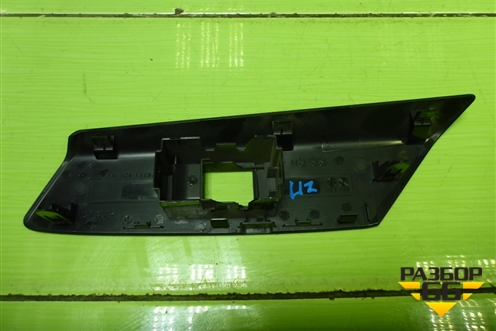 Накладка двери задней правой (на кнопку стеклоподъёмника) для Toyota Rav-4 с 2012-2019г (Рав 4)