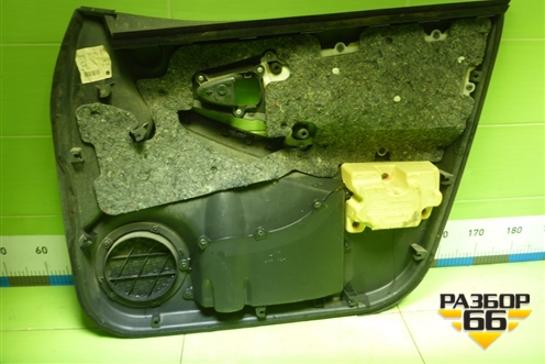 Обшивка двери передней левой под электрику (6771842020) для Toyota Rav-4 с 2006-2013г (Рав 4)