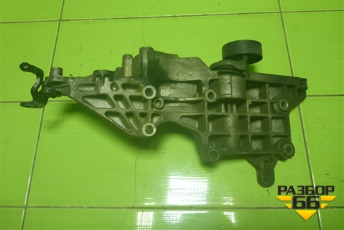 Кронштейн генератора (2.0л CBD) (03L903143D) для Volkswagen Passat (B6) с 2005-2010г (Пассат Б6)