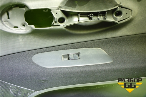Обшивка двери передней правой под электрику (6762802070) для Toyota Auris с 2006-2012г (Аурис)