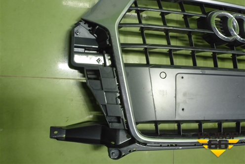 Решетка радиатора (8U0853653M) для Audi Q3 с 2011-2018г (Ку 3)
