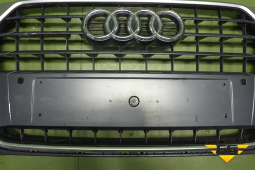 Решетка радиатора (8U0853653M) для Audi Q3 с 2011-2018г (Ку 3)
