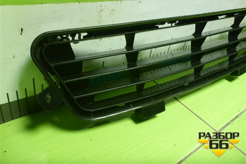 Решетка в передний бампер центральная (5311233040) для Toyota Camry V40 с 2006-2011г (Камри)
