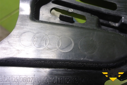 Решетка в передний бампер центральная нижняя (4M0807647D) для Audi Q7 c 2015г (Ку 7)