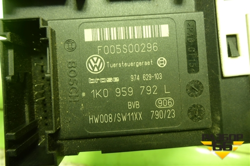 Моторчик стеклоподъёмника передний правый (1K0959792L) для Volkswagen Passat (B6) с 2005-2010г (Пассат Б6)