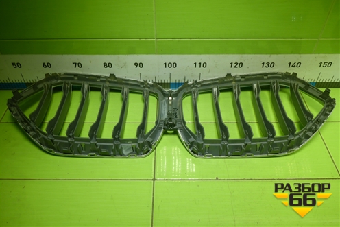 Решетка радиатора (наружняя часть, под камеру) (8494884) для BMW X6 G06 с 2019г (Х6 Г06)