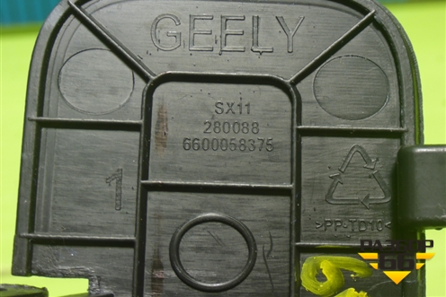 Накладка внутренняя (на обшивку багажника центральная) (6600058375) для Geely Coolray с 2019-2025г (Кулрей)