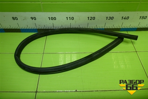 Уплотнитель капота (на решетку стеклоочистителей) для Renault Sandero с 2013-2022г (Сандеро)