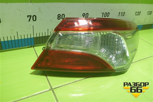 Фонарь задний наружный правый (галоген) для Toyota Camry XV70 с 2017-2026г (Камри)