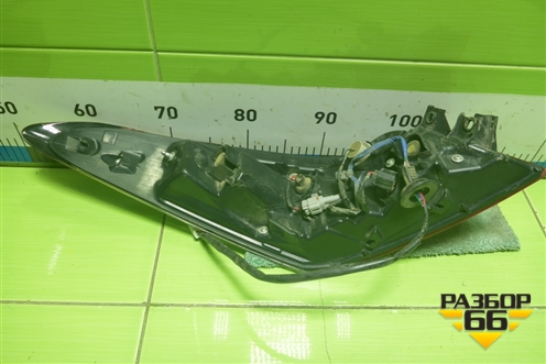 Фонарь задний наружный правый (галоген) для Toyota Camry XV70 с 2017-2026г (Камри)