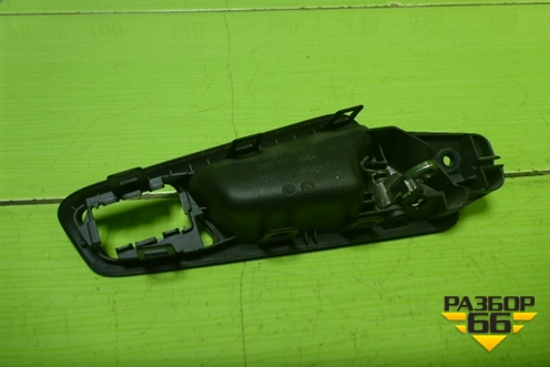 Ручка внутренняя двери передней левой (3C1837113D) для Volkswagen Passat (B6) с 2005-2010г (Пассат Б6)