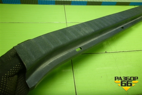 Обшивка багажника на заднюю панель (5838742050) для Toyota Rav-4 с 2006-2013г (Рав 4)