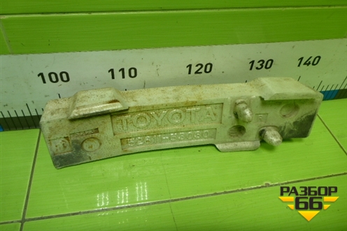 Наполнитель переднего бампера правый (5261153030) для Lexus IS-200 c 1998-2005г (ИС)