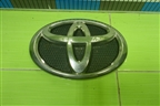 Эмблема (в решетку радиатора, после 2015г) (7531260040) для Toyota Land Cruiser (200) с 2008г (Ленд Крузер)
