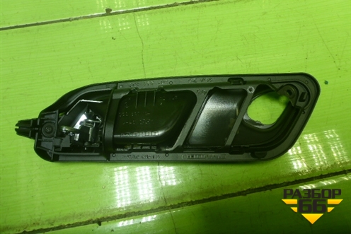 Ручка внутренняя двери передней правой (3С8837114) для Volkswagen Passat-CC с 2008г (Пассат ЦЦ)