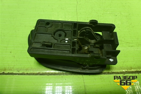Ручка внутренняя двери передней левой для Hyundai Tucson с 2004-2010г (Туксон)