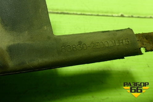 Накладка двери задней левой уголок (838302E000) для Hyundai Tucson с 2004-2010г (Туксон)