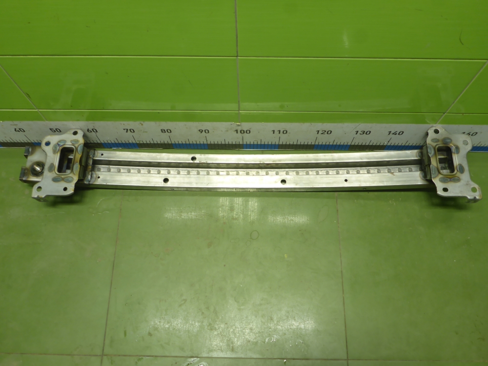 Усилитель переднего бампера