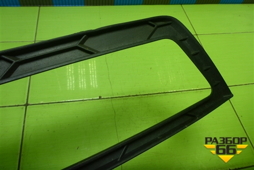 Решетка в передний бампер правая (Под ПТФ) (60U807682) для Skoda Rapid с 2013г (Рапид)